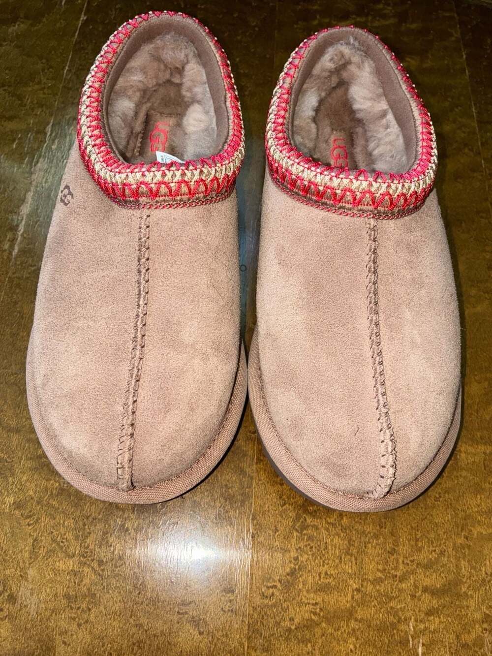 UGG Tasman II Slippers in Sand/Dark Cherry